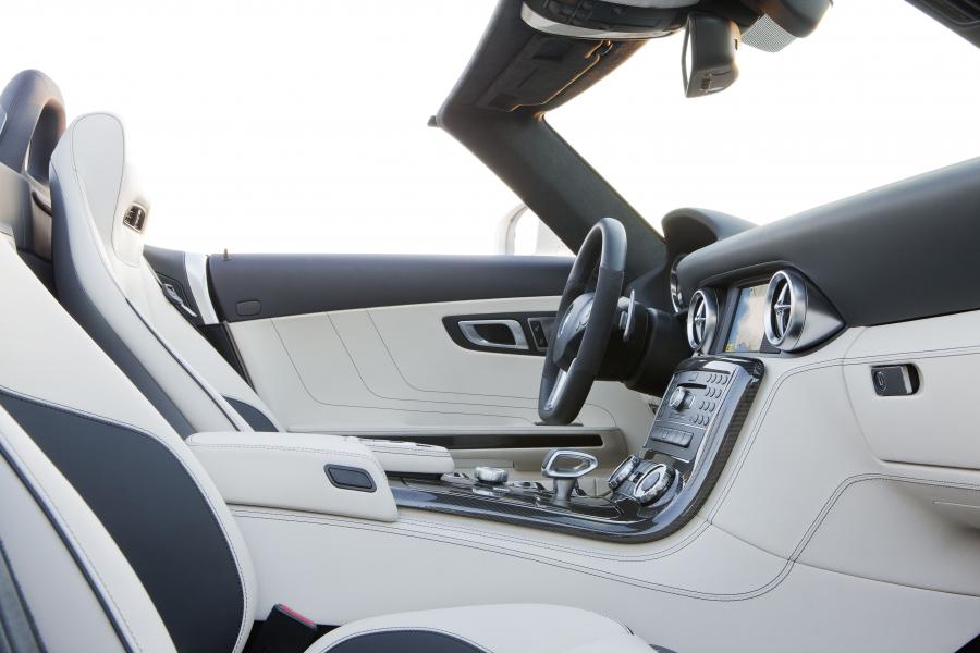  Mercedes-Benz SLS AMG Roadster 2011 года  (фото 26 из 183)